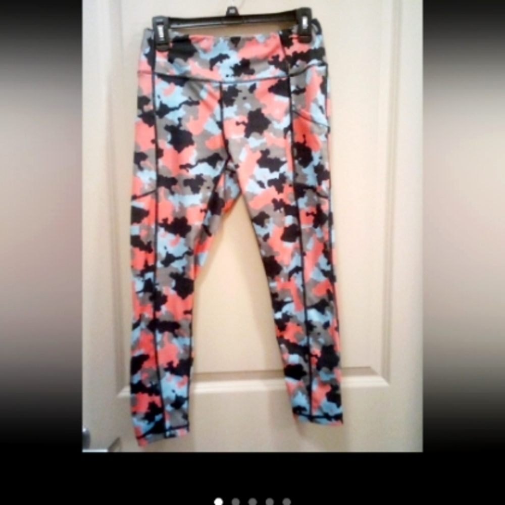 A pair of Pro-Player leggings/work out pants